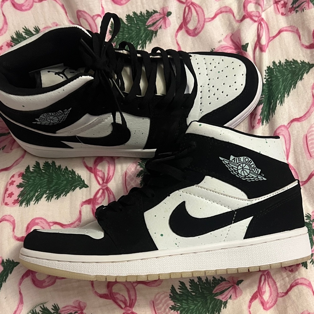 “Teal speckled Nike air Jordan’s” Jordan Black and White High-Tops